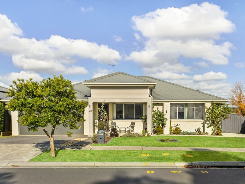 21 Holland Drive, Spring Farm NSW 2570