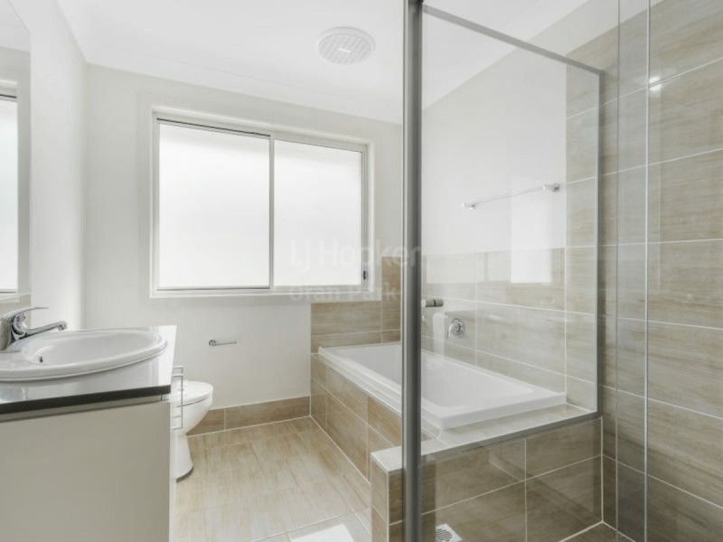 12B Fleece Loop, Oran Park NSW 2570