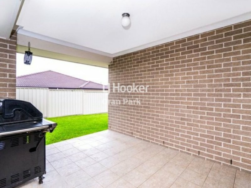 31 Bond Street, Oran Park NSW 2570