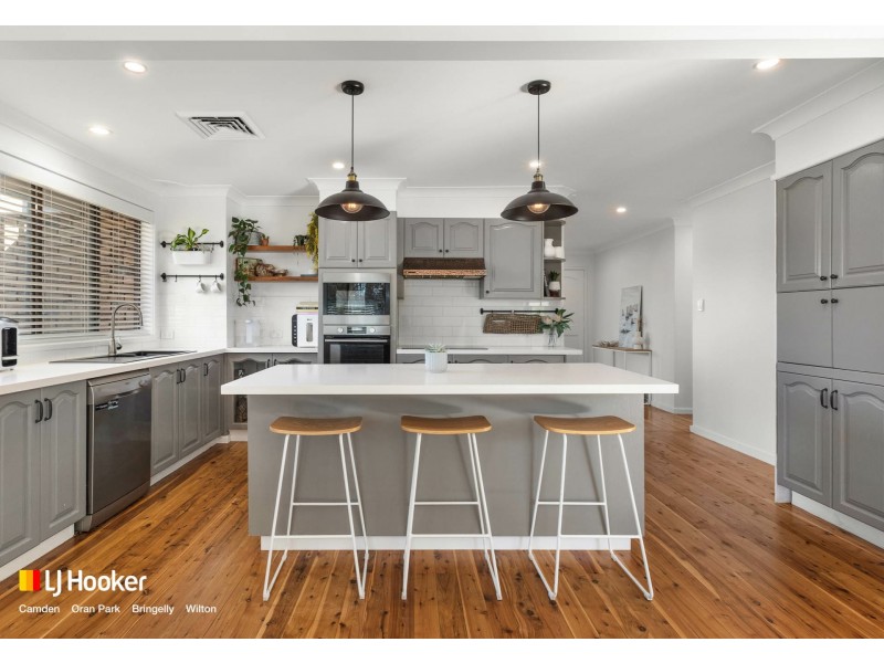 8 Forrest Crescent, Camden NSW 2570