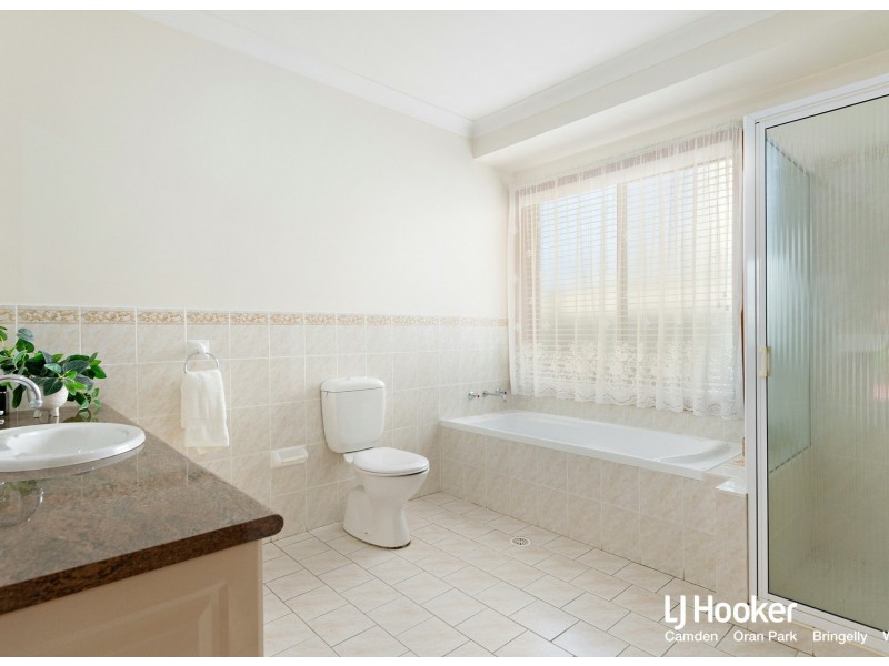37 Lakeland Circuit, Harrington Park NSW 2567