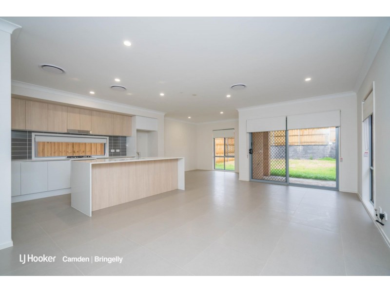 126 Dalmatia Ave, Edmondson Park NSW 2174