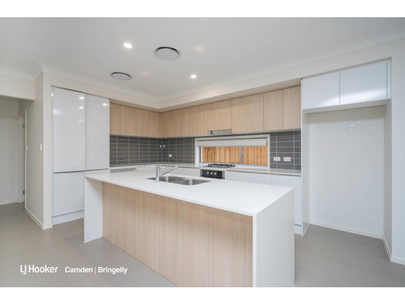 126 Dalmatia Ave, Edmondson Park NSW 2174