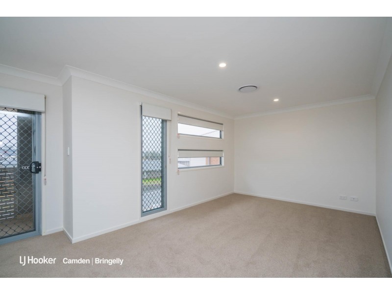 126 Dalmatia Ave, Edmondson Park NSW 2174