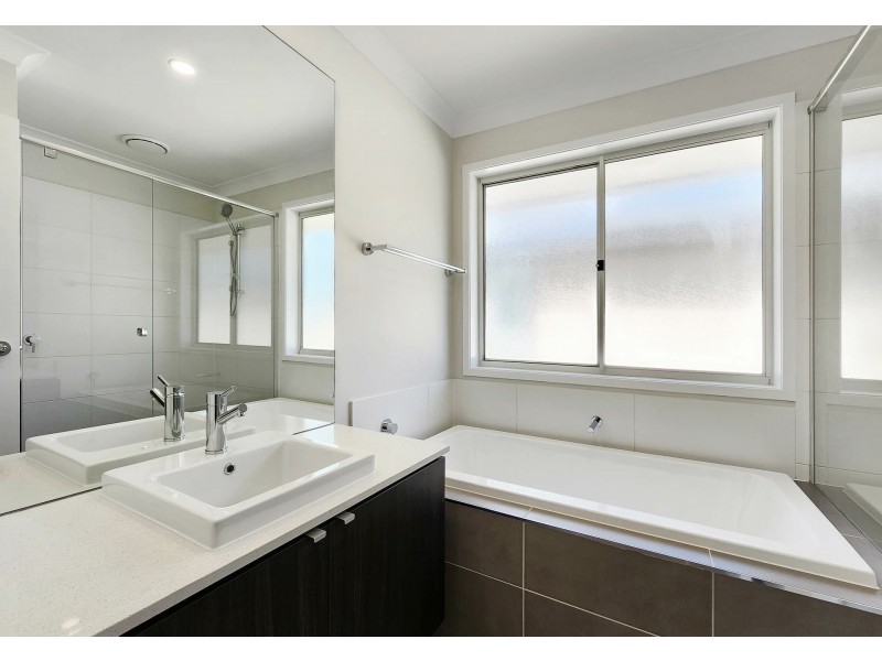 43 Vanderfield Crescent, Oran Park NSW 2570