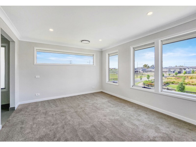 43 Vanderfield Crescent, Oran Park NSW 2570