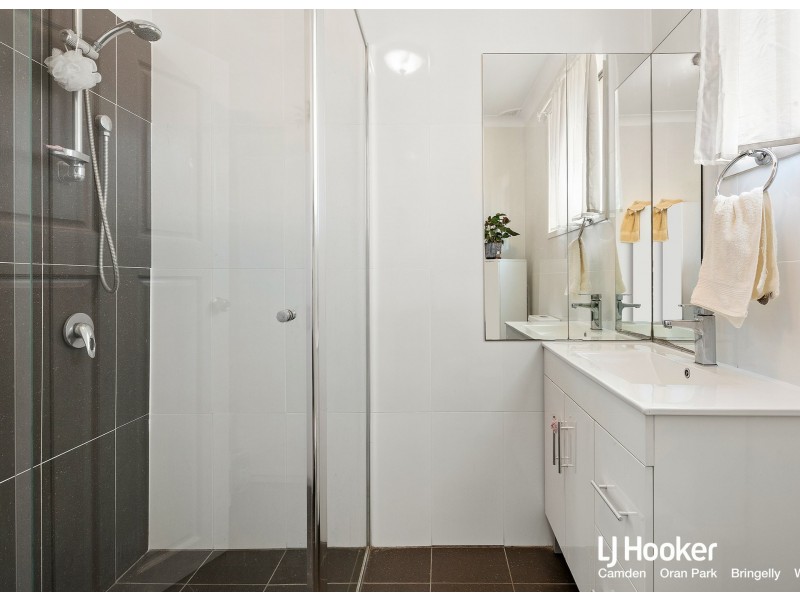 10 Hewison Avenue, Green Valley NSW 2168