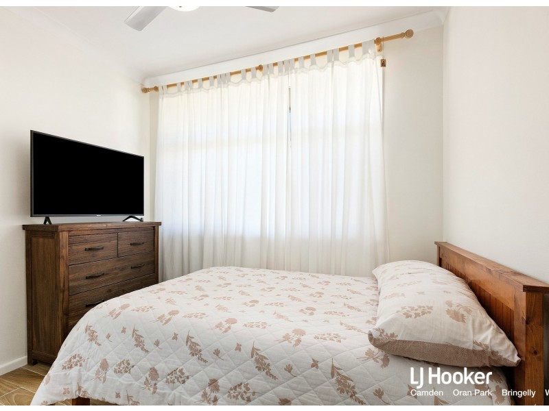 10 Hewison Avenue, Green Valley NSW 2168