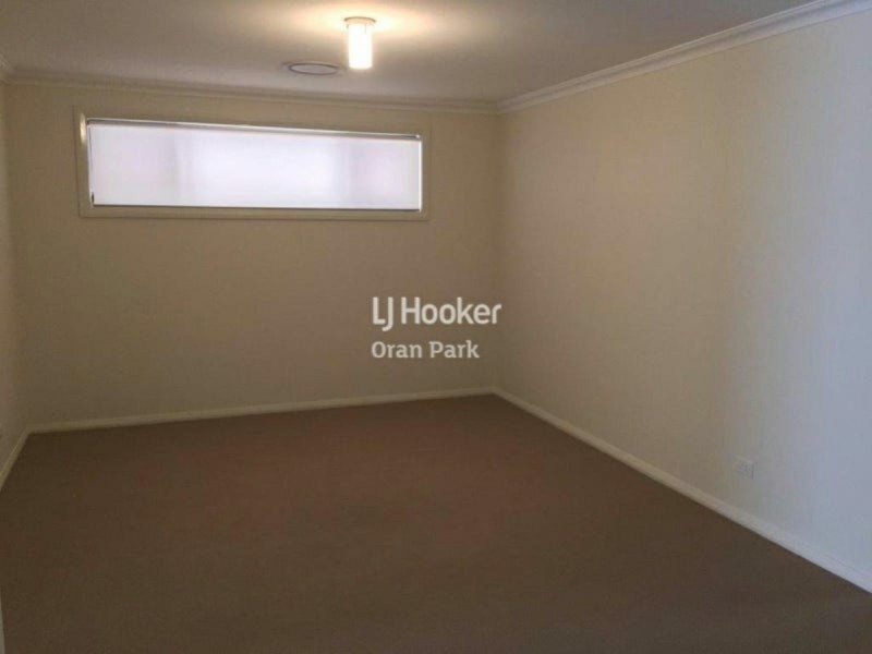 30 Buckingham Loop, Oran Park NSW 2570