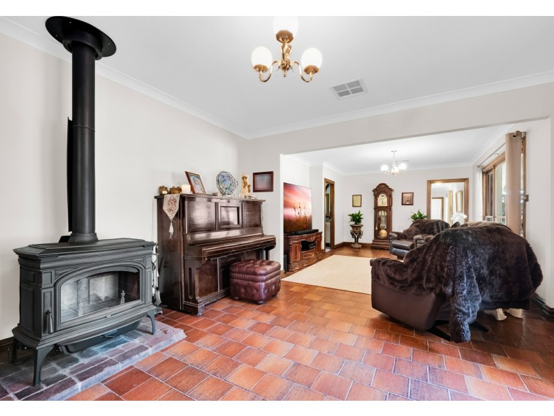 4 Top Ridge Road, Razorback NSW 2571