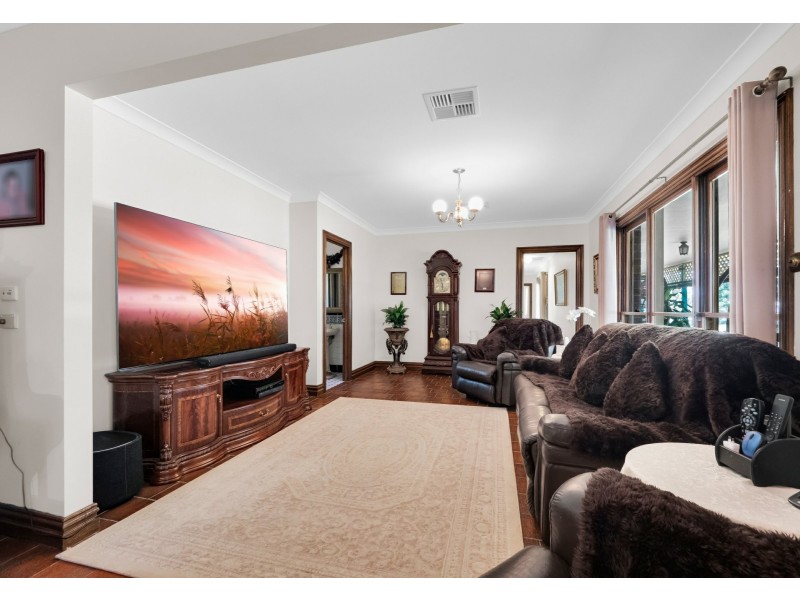 4 Top Ridge Road, Razorback NSW 2571