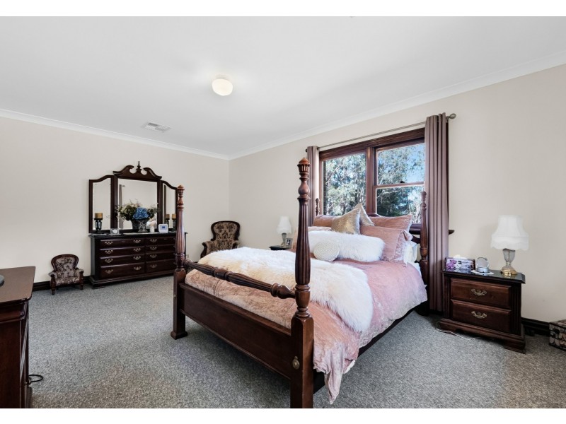 4 Top Ridge Road, Razorback NSW 2571