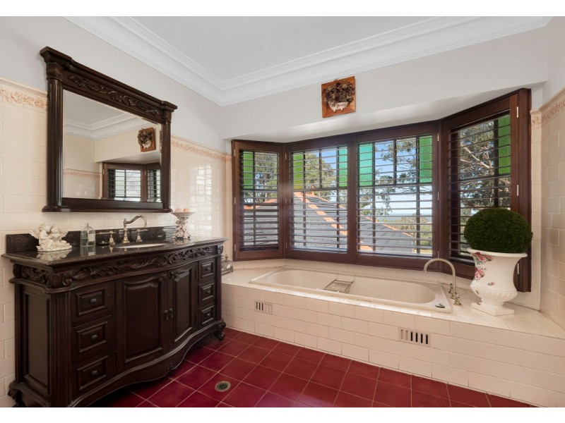 4 Top Ridge Road, Razorback NSW 2571