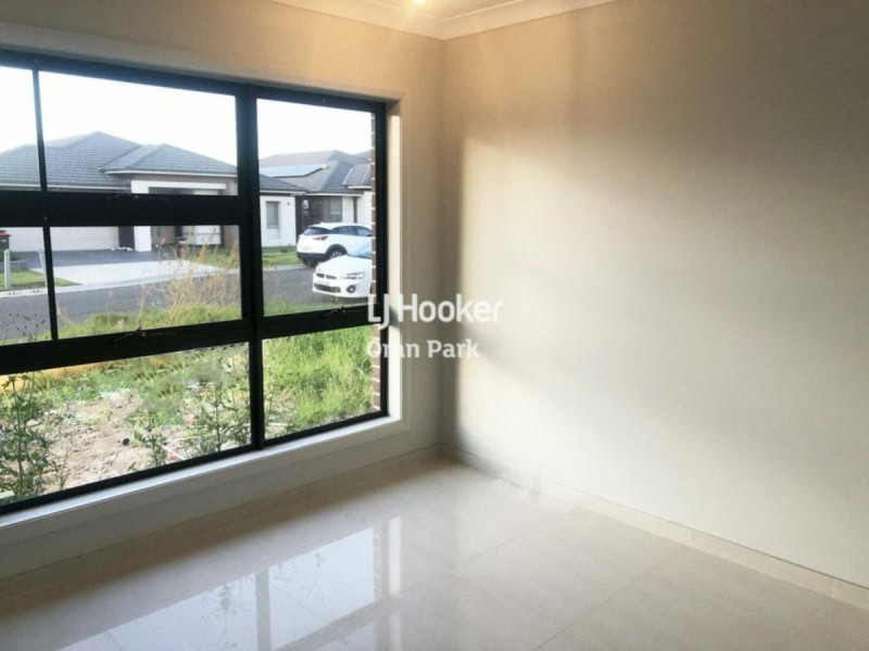 55A Thorpe Circuit, Oran Park NSW 2570