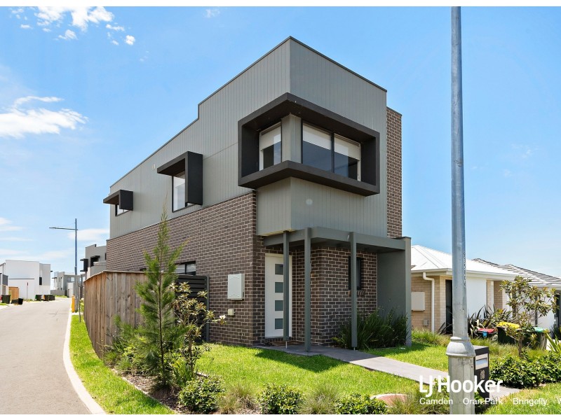 18 Crop Street, Oran Park NSW 2570