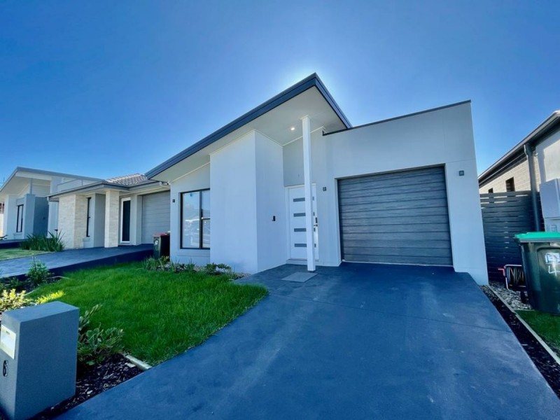 6 Hedge Street, Oran Park NSW 2570