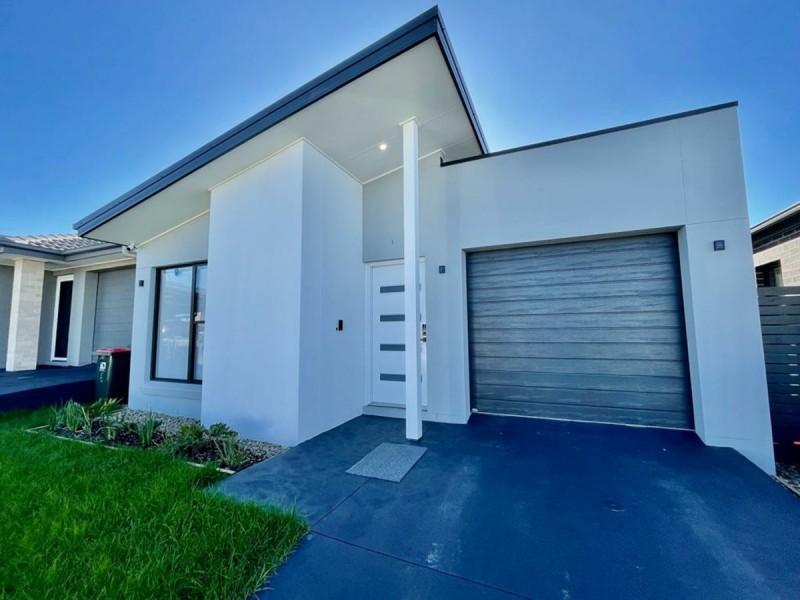 6 Hedge Street, Oran Park NSW 2570