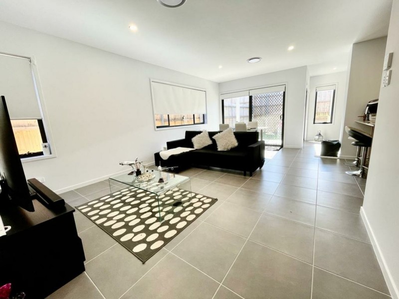 6 Hedge Street, Oran Park NSW 2570