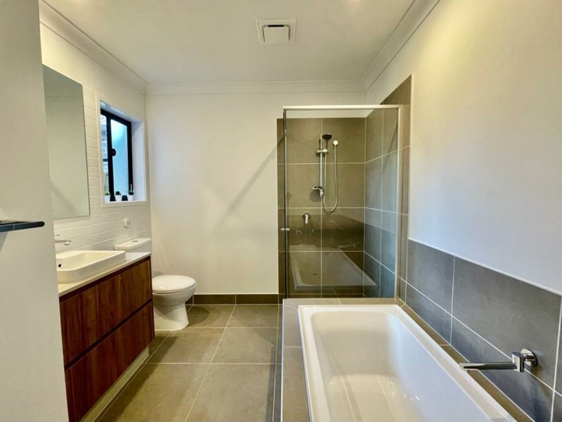 6 Hedge Street, Oran Park NSW 2570