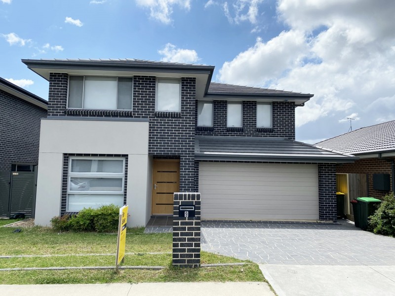 9 Thorpe Circuit, Oran Park NSW 2570
