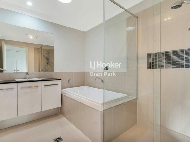 20B Austen Circuit, Oran Park NSW 2570