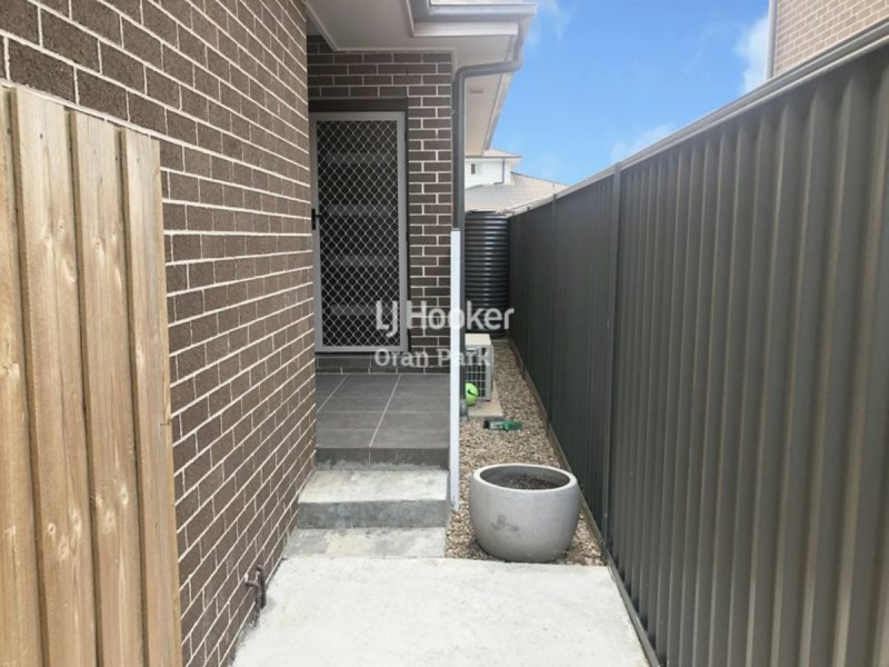33B Evans Street, Oran Park NSW 2570
