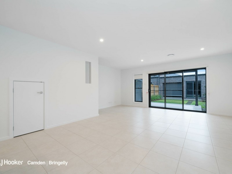 21 Revell Street, Oran Park NSW 2570