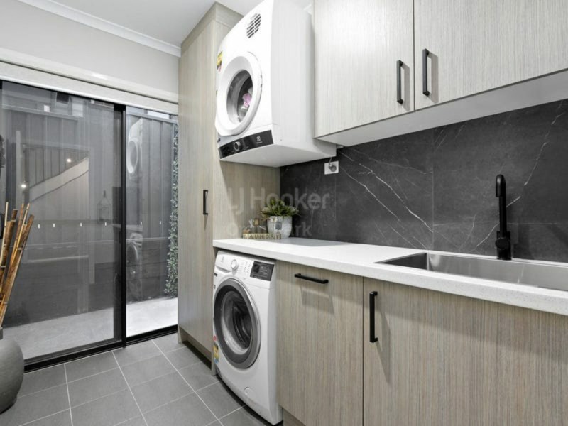 6 McCormack Street, Oran Park NSW 2570