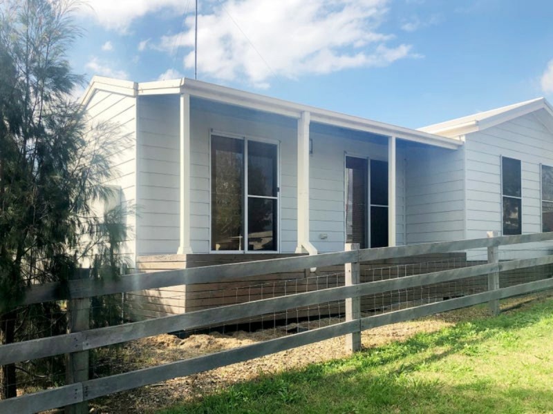 22 Russell Street, The Oaks NSW 2570