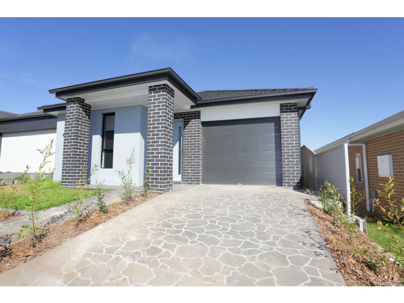 31 Battam Road, Gregory Hills NSW 2557