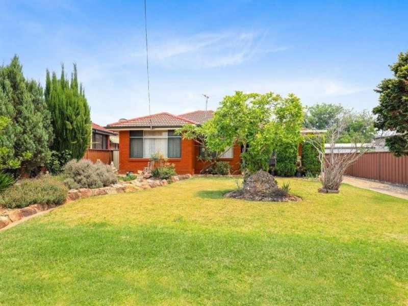 5 Canberra Crescent, Campbelltown NSW 2560