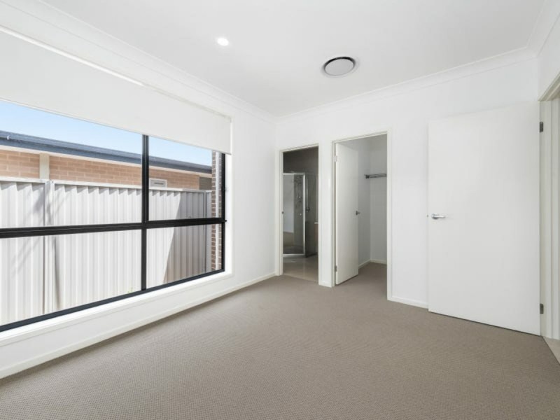 25 Barrett Street, Gregory Hills NSW 2557