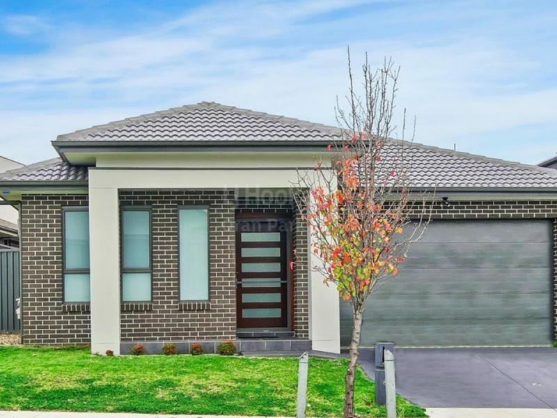 11 Sowerby Street, Oran Park NSW 2570