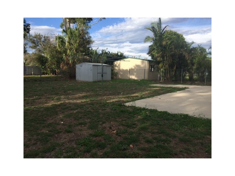 10 Beresford Cres, Dysart QLD 4745