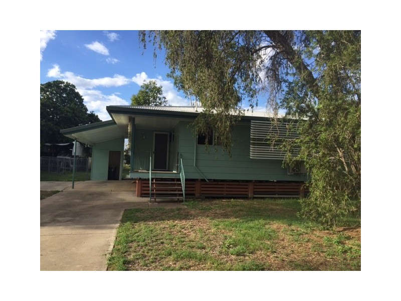 10 Beresford Cres, Dysart QLD 4745