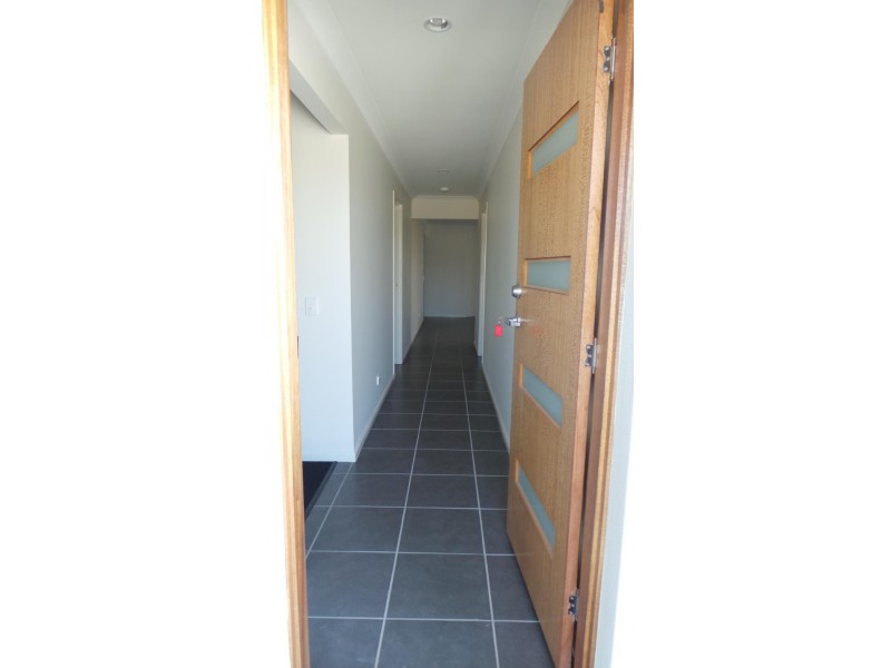 33 Newport Parade, Blacks Beach QLD 4740