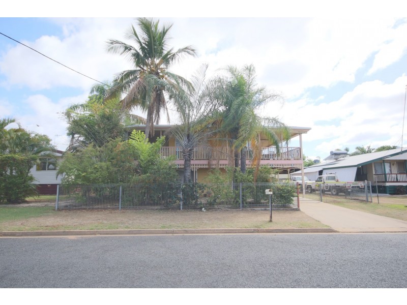 16 Oxley Drive, Moranbah QLD 4744