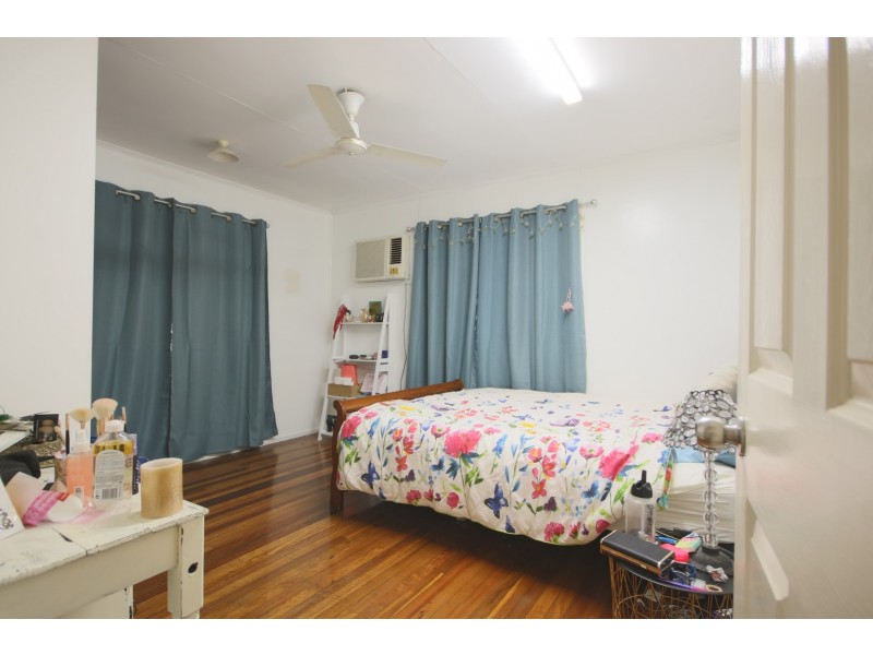 16 Oxley Drive, Moranbah QLD 4744