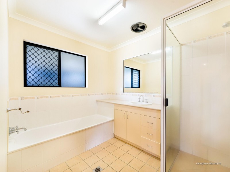 9 Dustwill Street, Eimeo QLD 4740