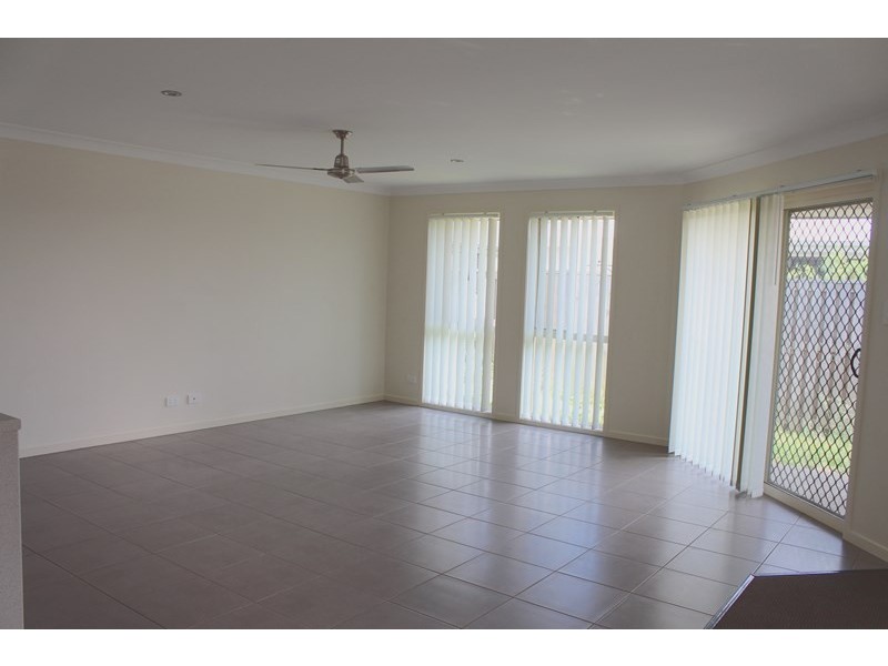 73 Scarborough Cct, Blacks Beach QLD 4740