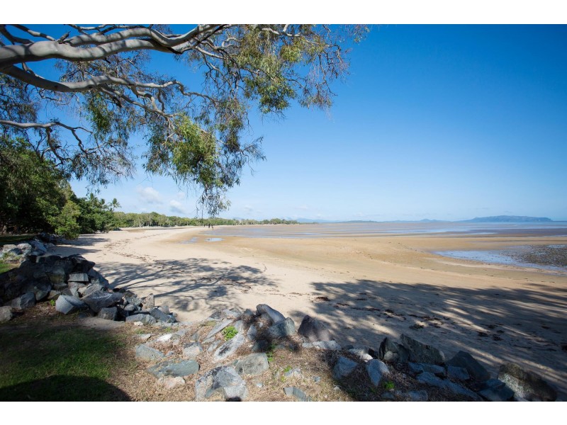 2/9 Galleon Circuit, Bucasia QLD 4750