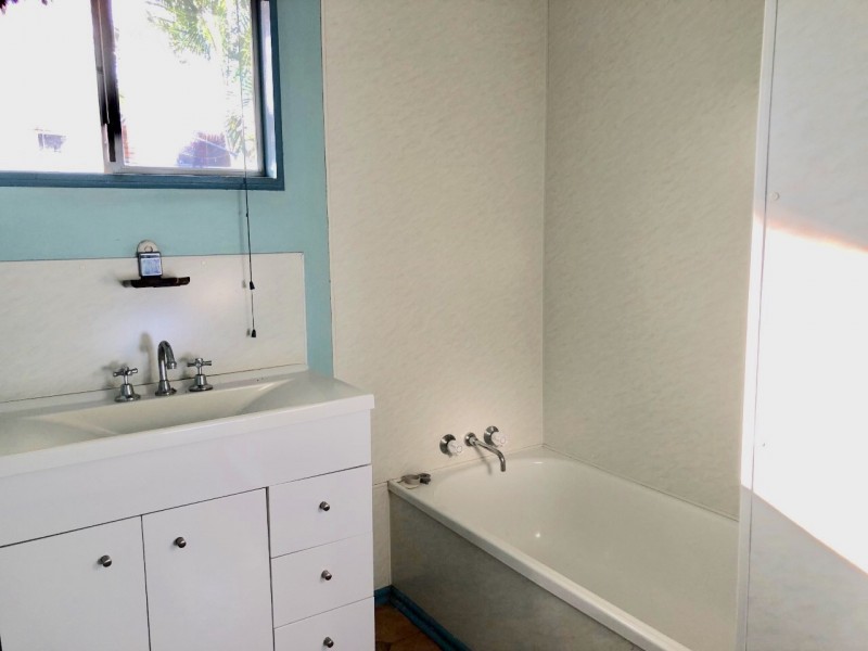 4 Wallace Street, Dysart QLD 4745