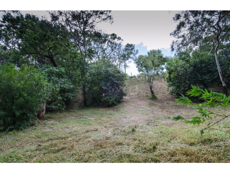 1 Kingfisher Street, Slade Point QLD 4740