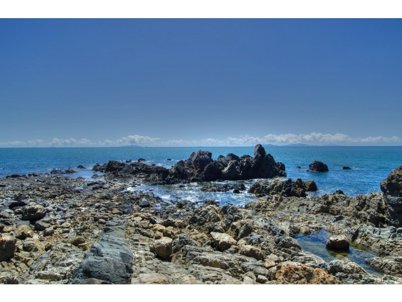 1 Kingfisher Street, Slade Point QLD 4740