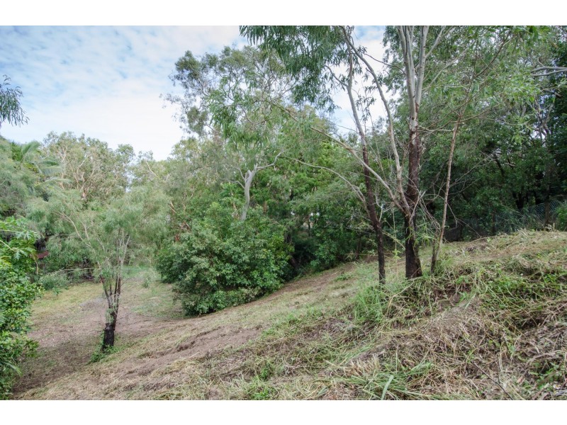 1 Kingfisher Street, Slade Point QLD 4740