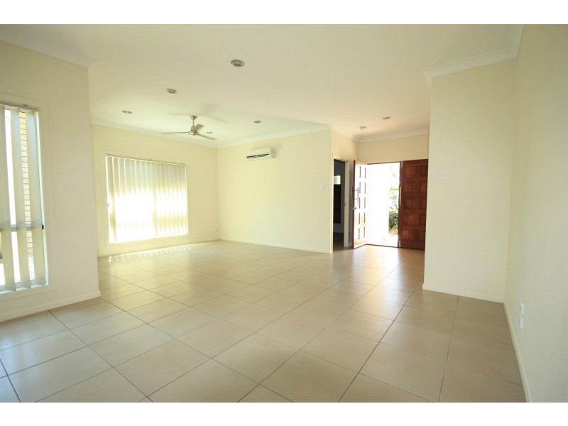 83 Village Cct, Eimeo QLD 4740