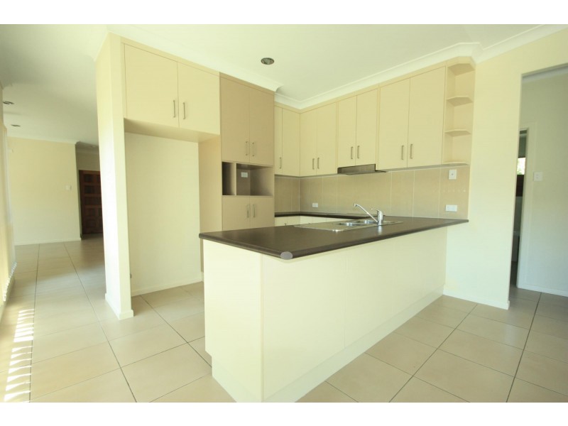 83 Village Cct, Eimeo QLD 4740