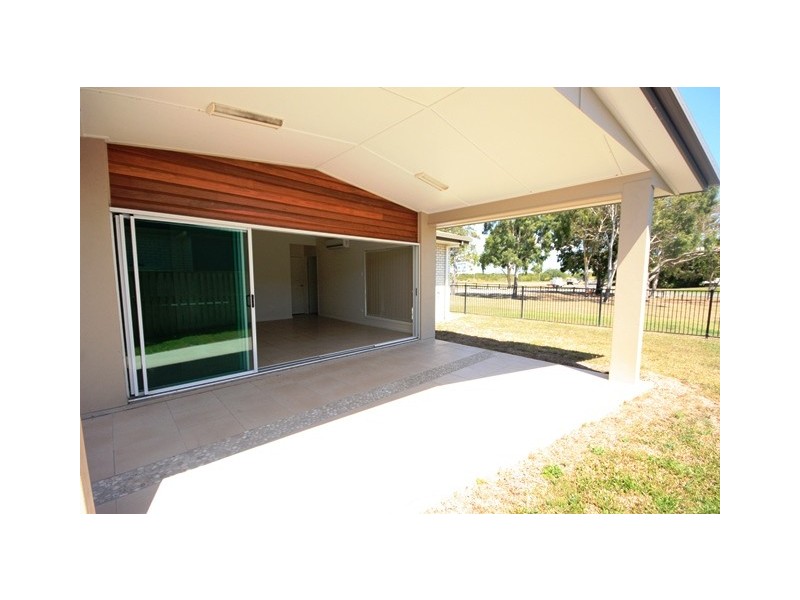 83 Village Cct, Eimeo QLD 4740