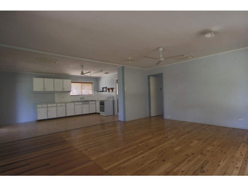 10 Sinnott Court, Moranbah QLD 4744