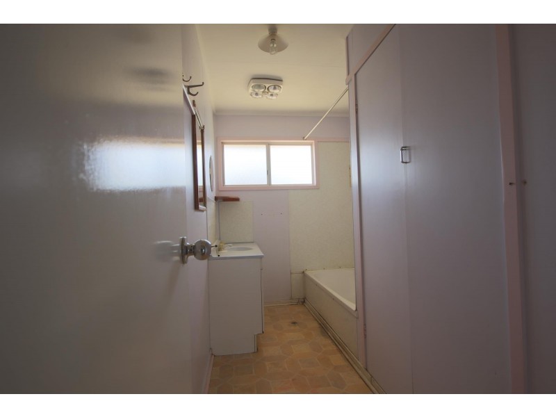 10 Sinnott Court, Moranbah QLD 4744